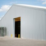 Installation rapide d'un bâtiment modulaire démontable de 1000 m²