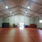 Bâtiment de stockage modulaire avec écrans numériques pour gestion et contrôle